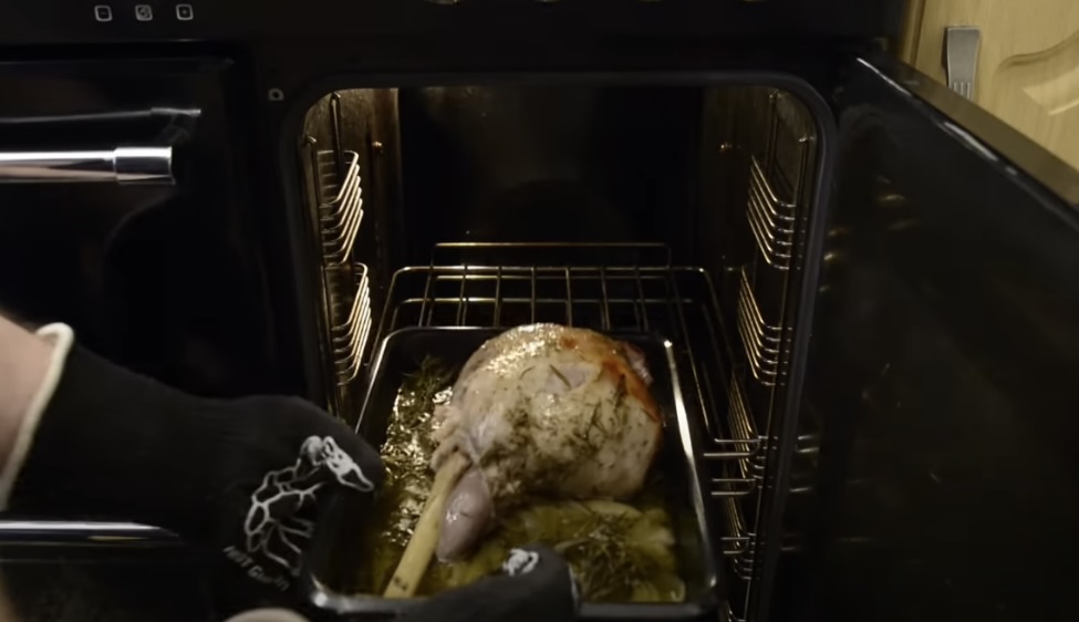 leg of lamb in the oven