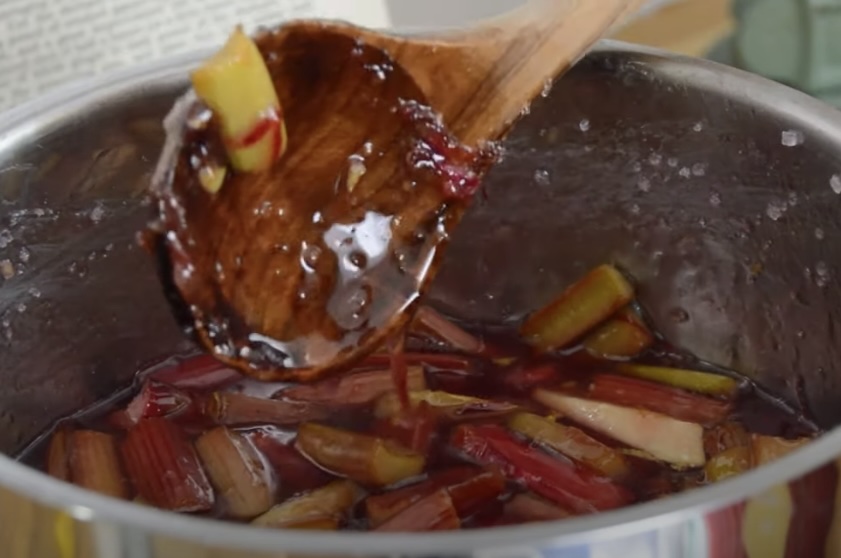 Ginger jam cooking